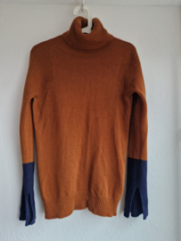 Stefanel coltrui. Maat M. Cognac/blauw.
