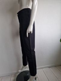 Closed pantalon Pedal Pusher. Maat 38/40, Zwart.