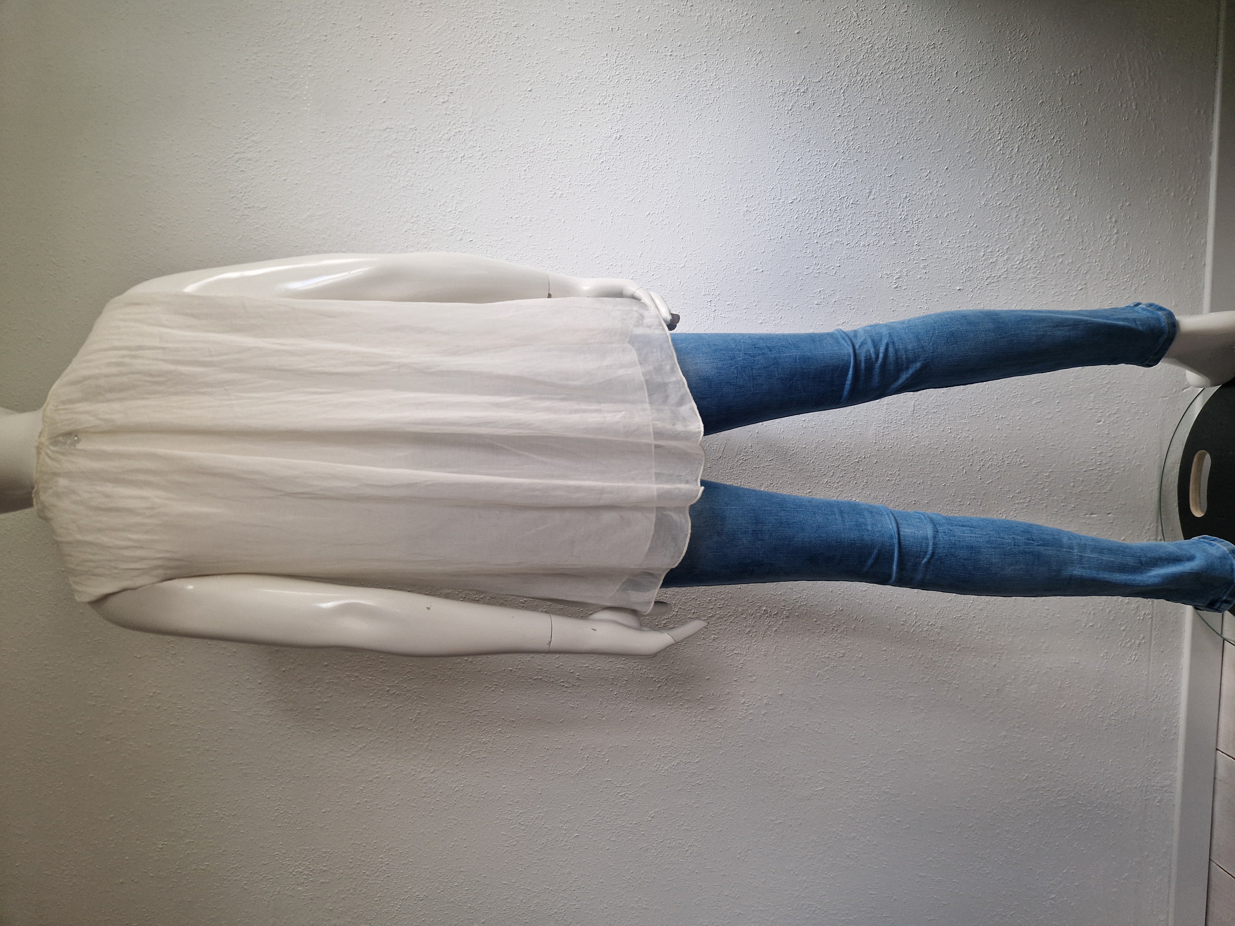 Two Blue Sisters top. Maat M. Crème/borduursels.