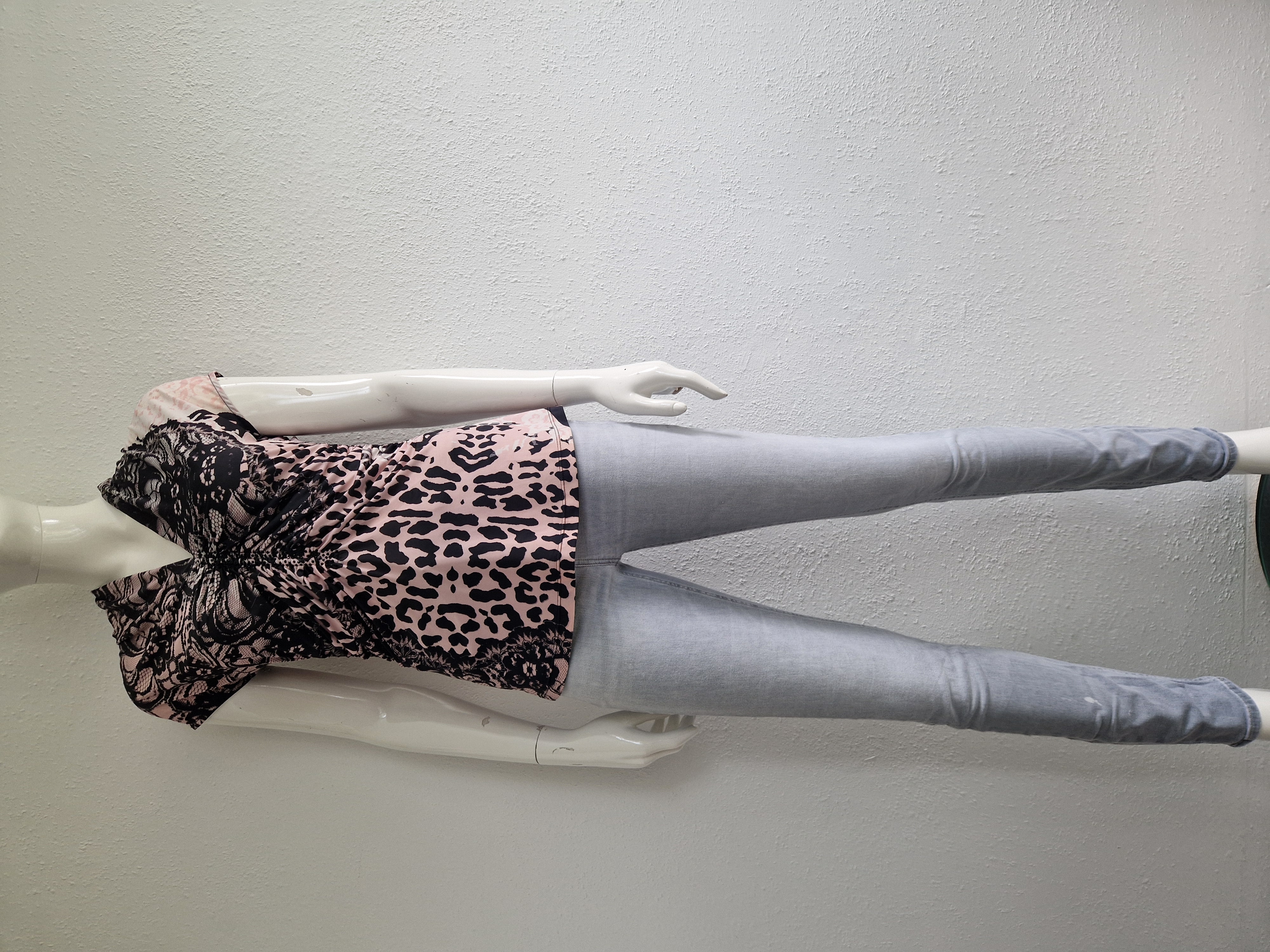 Etoile du Monde top. Maat 2. Roze/zwart
