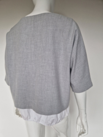 COS dubbellaagse top. Maat 44, Grijs/wit.