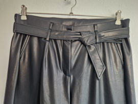 D’Étoiles Casiopé faux leather culotte. Maat M. Zwart