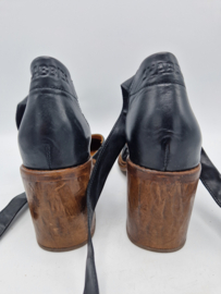 Shabbies sandalen met leren wikkelband. Maat 38, Zwart/leer.