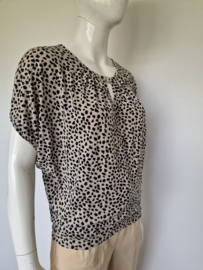 Summum top met vleermuismouwen. Maat S. Animal print.
