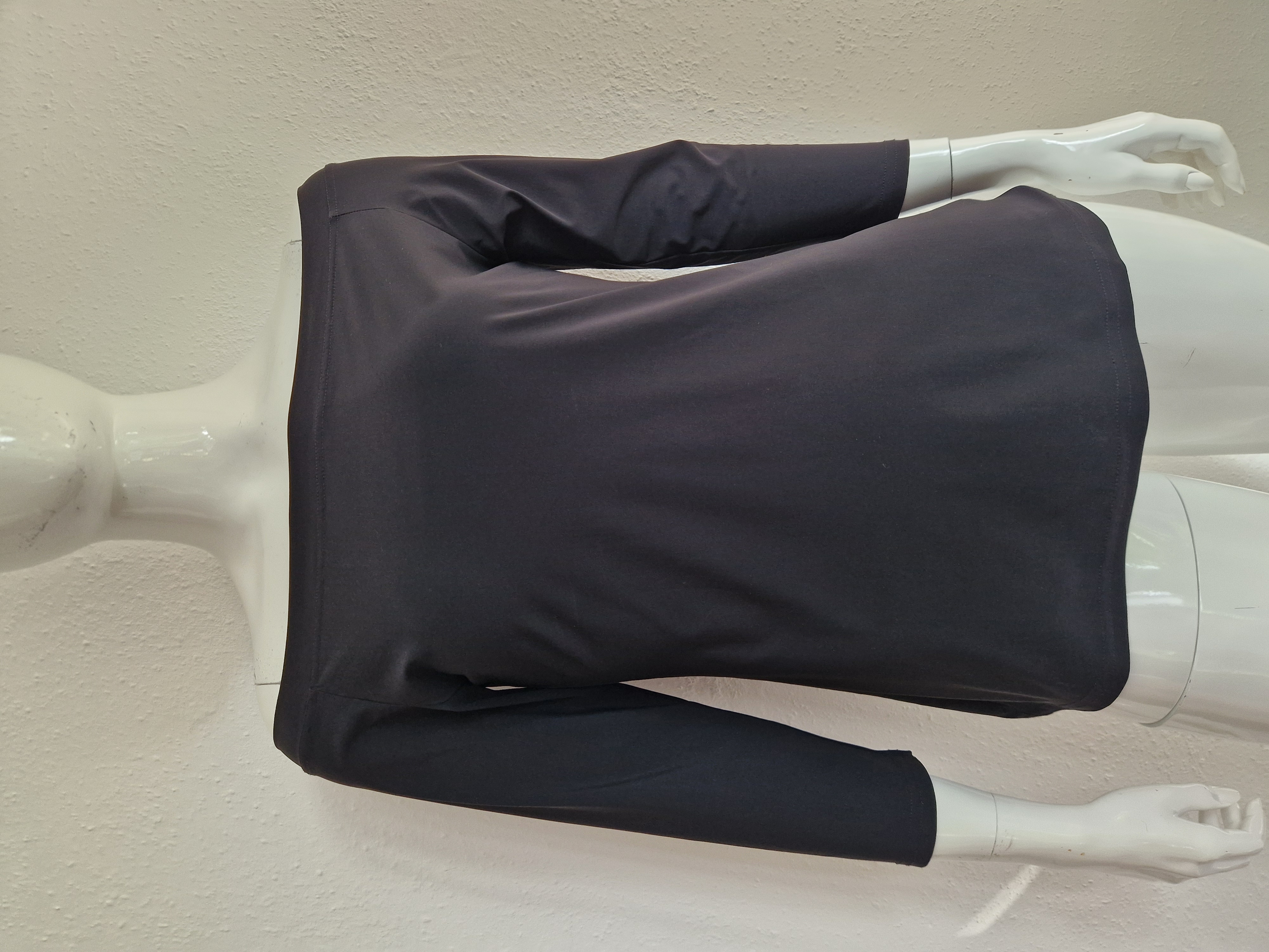 Travelstof off shouldertop. Maat 42. Zwart.