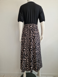 Studio Anneloes Kristie Cheeta maxi jurk. Maat M. Zwart/travelstof.
