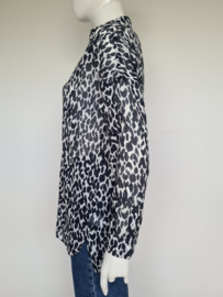 Joline Jolink blouse. Mt. S. Dierenprint.