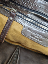 Pauric Sweeney clutch. Olijfgroen/bruinlakleer.