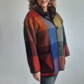 Lillunn jas. Maat M. Multi color geblokt/wol.