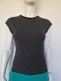 Closed shirt. Maat S. Zwart/wit gestreept.