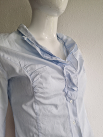 Purdey blouse met roezels. Maat 38, Lichtblauw.