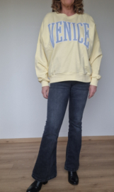 Colourful Rebel Venice Patch sweater. Maat L. Geel.