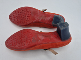 Camper pumps met enkelbandje. Maat 40, Rood/leer.