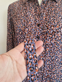 Studio Anneloes Lotte Leopard Bow blouse. Maat L. Lila/print.
