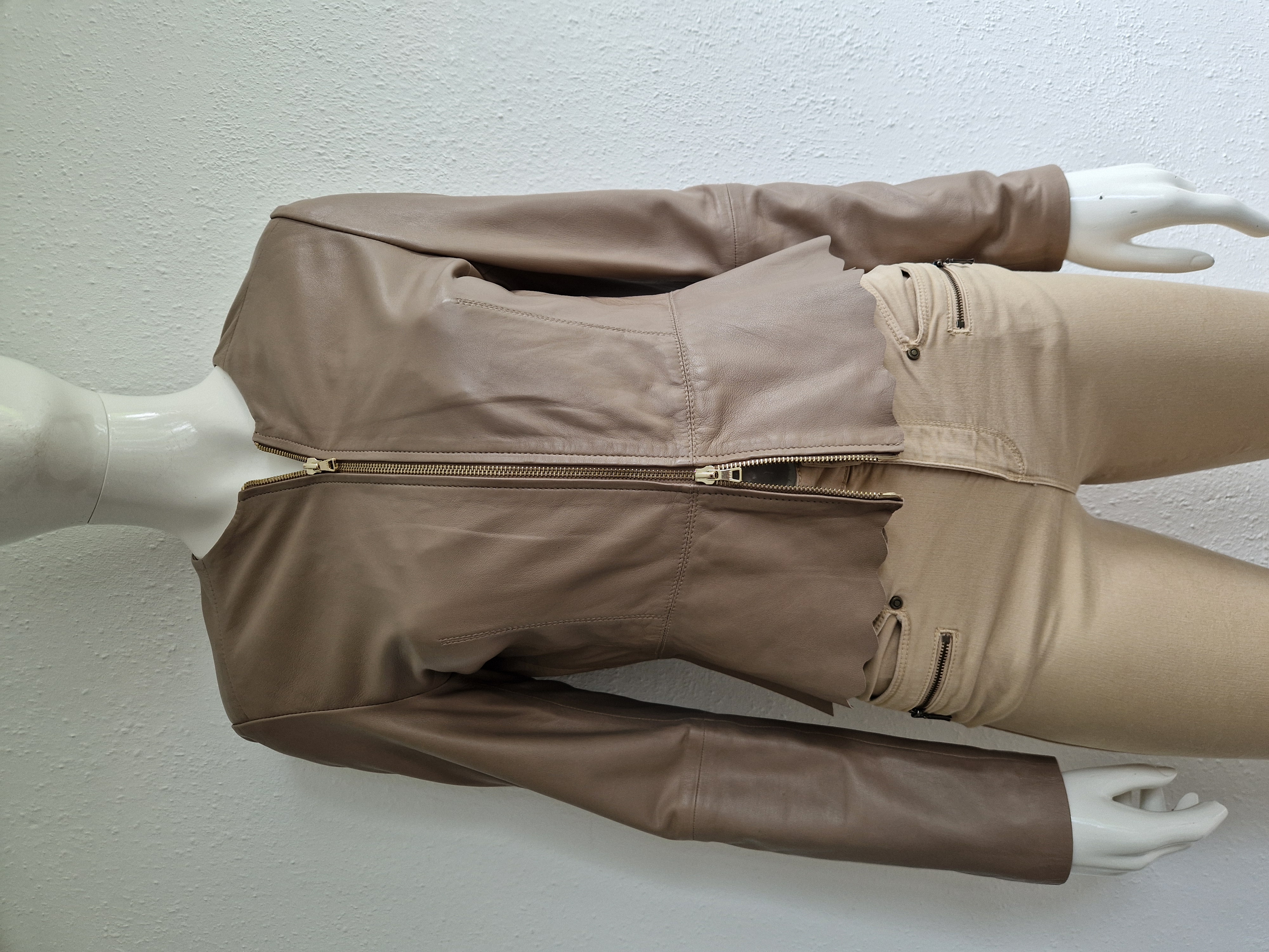 Ibana leren jasje met schulprand. Maat 36/38, Taupe.