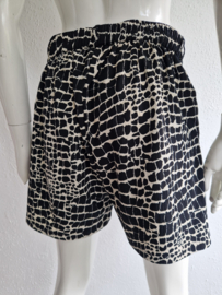 Rut & Circle shorts. Maat L. Zwart/crème/print.