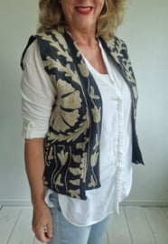 By Staer vest Isolde. Maat M. Antraciet/beige/ Suzani
