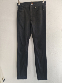 MAC Dream skinny. Maat 38/34, Zwart