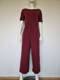 Vanilia jumpsuit. Maat 38, Wijnrood.