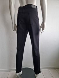 Closed pantalon Pedal Pusher. Maat 38/40, Zwart.