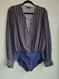 Elisabetta Franchi bodysuit. IT. maat 44, Blauw/chainprint.