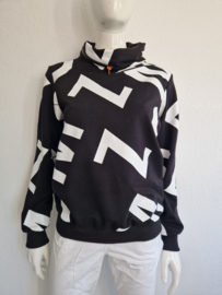 Maicazz sweater Valida. Maat M. Zwart/wit.