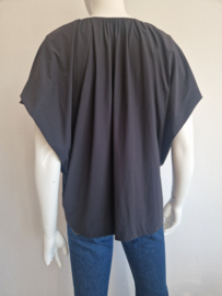 Studio Anneloes top. Maat M. Zwart/travelstof.