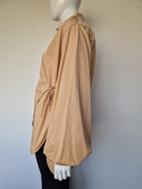 Ganni overslag blouse. Maat 44. Zand.