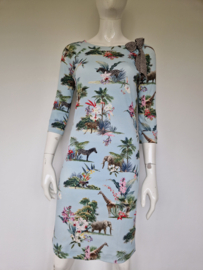 Marc Cain Spirit of Love Safari Jurk Lichtblauw. Maat 36/38