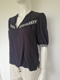 Dante6 zwarte blouse met borduursels. Maat 2