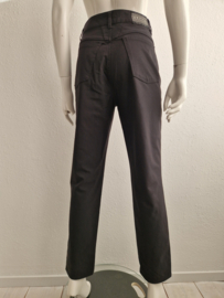 Closed pantalon Pedal Pusher. Maat 38/40, Zwart.