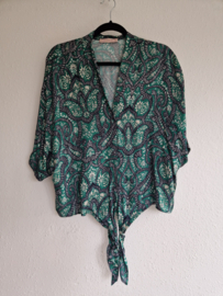 Studio Anneloes blouse met strikdetail. Maat L. Groen