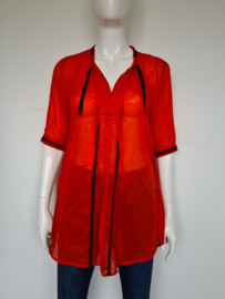 Beate Heymann blouse. Mt. M. Rood.