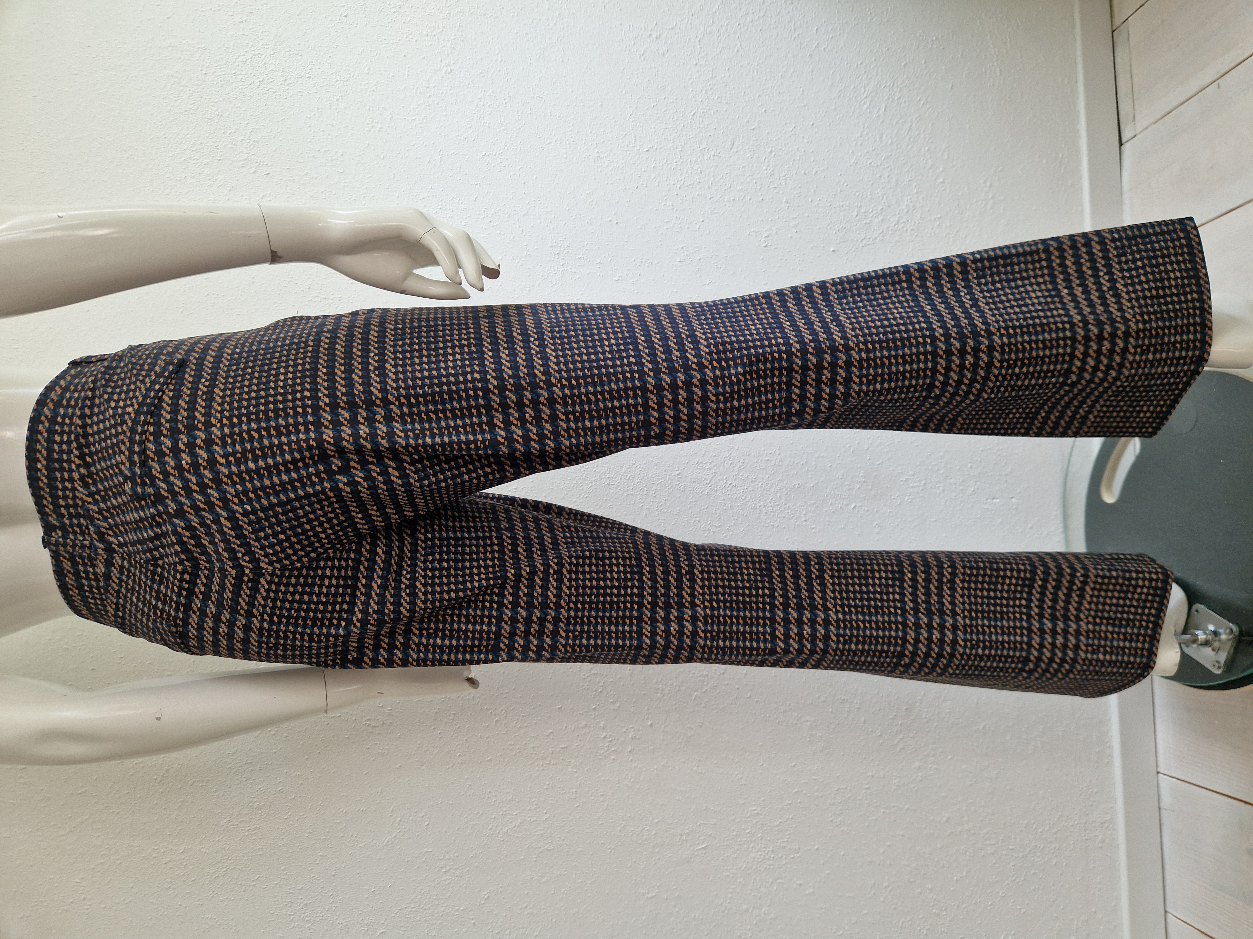 Studio Anneloes flared pantalon. Maat L. Grijs/bruin.
