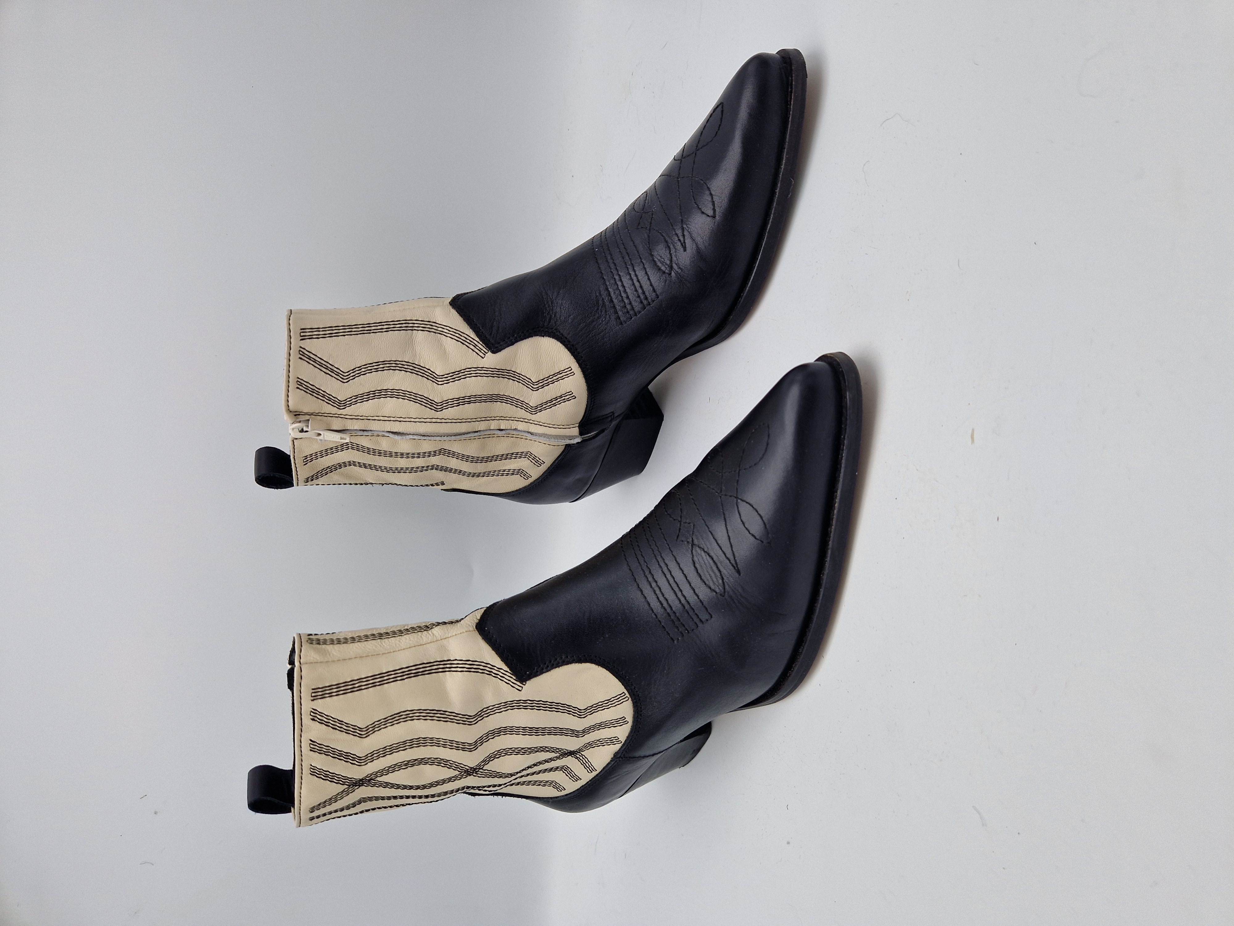 Toral westernlaarsjes. Maat 41, Zwart/wit/leer