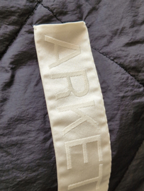 ARKET quilted tussenjas. Maat M. Zwart