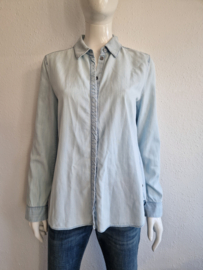 Marc Cain denim blouse met strikceintuur. Maat 3, Lichtblauw.