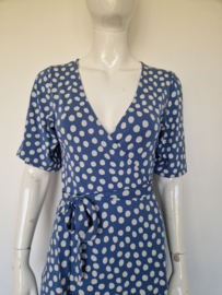 Juffrouw Jansen overslagjurk. Maat S. Blauw