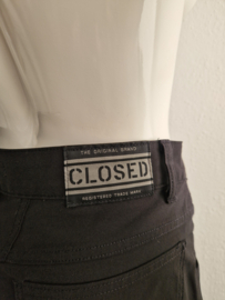 Closed pantalon Pedal Pusher. Maat 38/40, Zwart.
