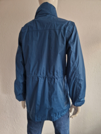 Ayacucho dames regenjas.Maat M. Petrol.