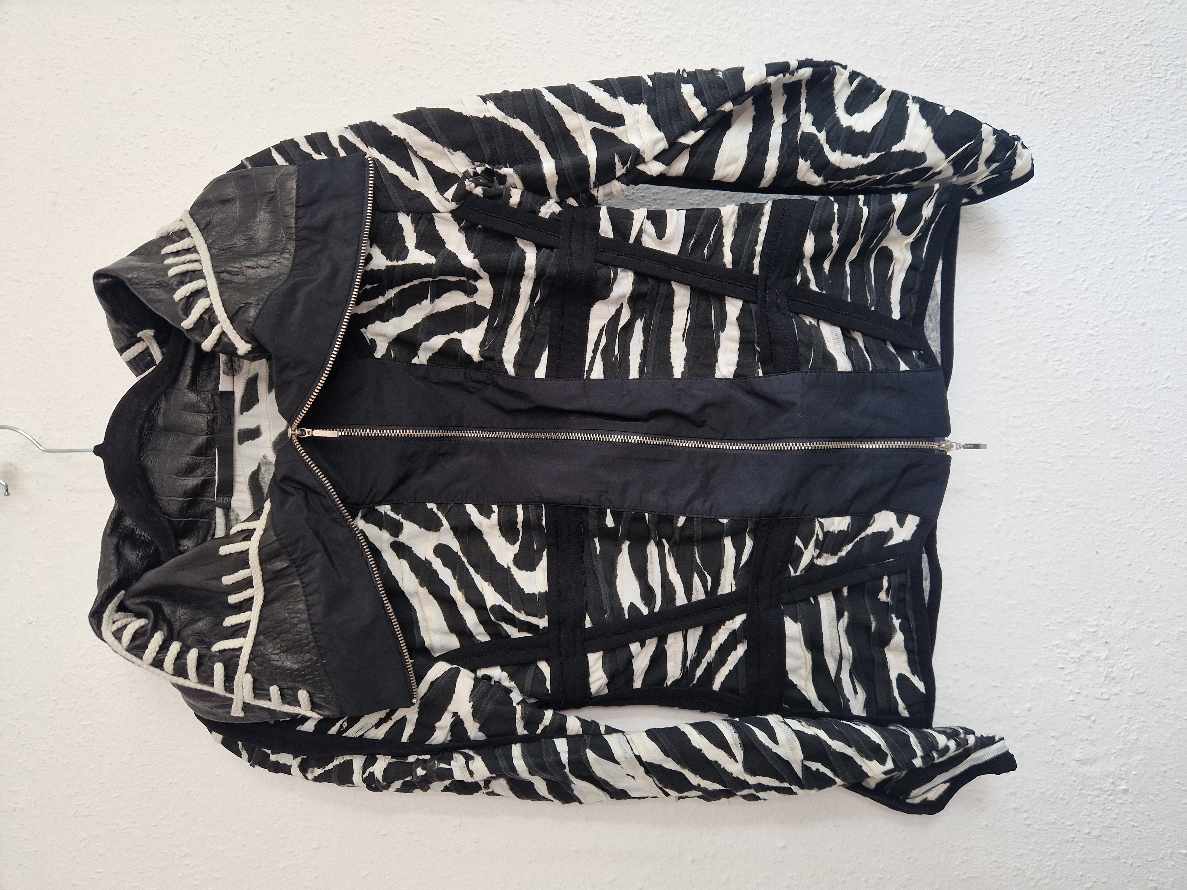 Zaek jasje. Maat 36, Zwart/crème/leer.