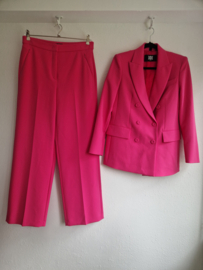 Riani power suit. Maat 38/40, Fuchsia/roze.