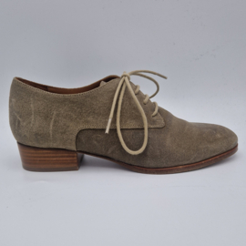 Ellen:Truijen veterschoenen. Maat 39, Suède/ greige