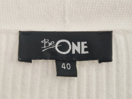 Be One vest. Maat 40, Wit.