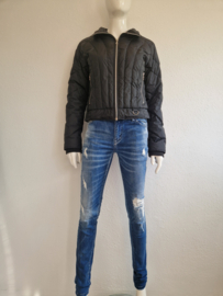 Benetton jack. Maat M. Zwart.