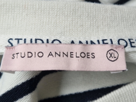 Studio Anneloes sweater. Maat XL. Crème/zwart gestreept.
