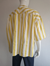 Closed blouse. Maat S/M. Geel/wit gestreept.