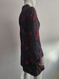 Vanilia jurk. Maat 38, Zwart/rood jacquard bloemmotief