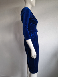 Feestjurk blauw velours. Maat 34.