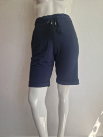 Hart bij Helena Hart shorts. Maat L. Donkerblauw/travelstof.